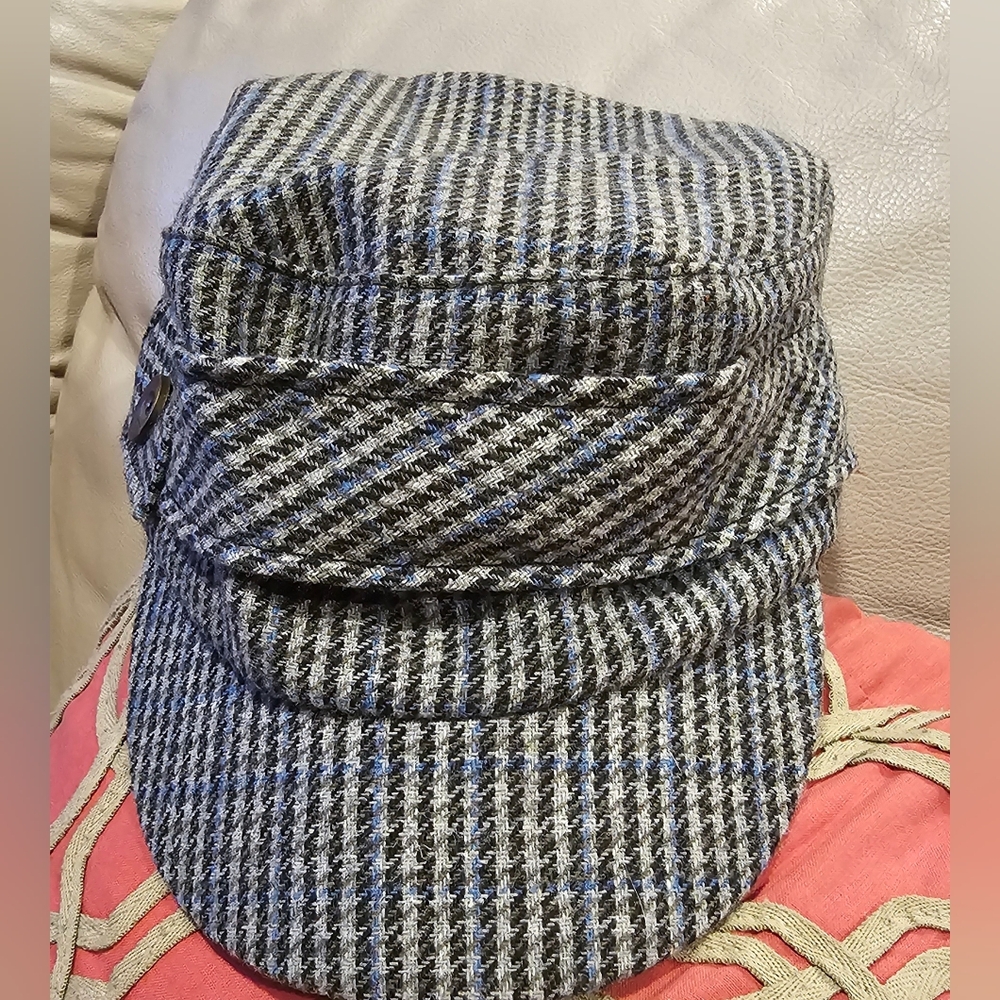 Mudd Black and Blue Houndstooth Women's Hat